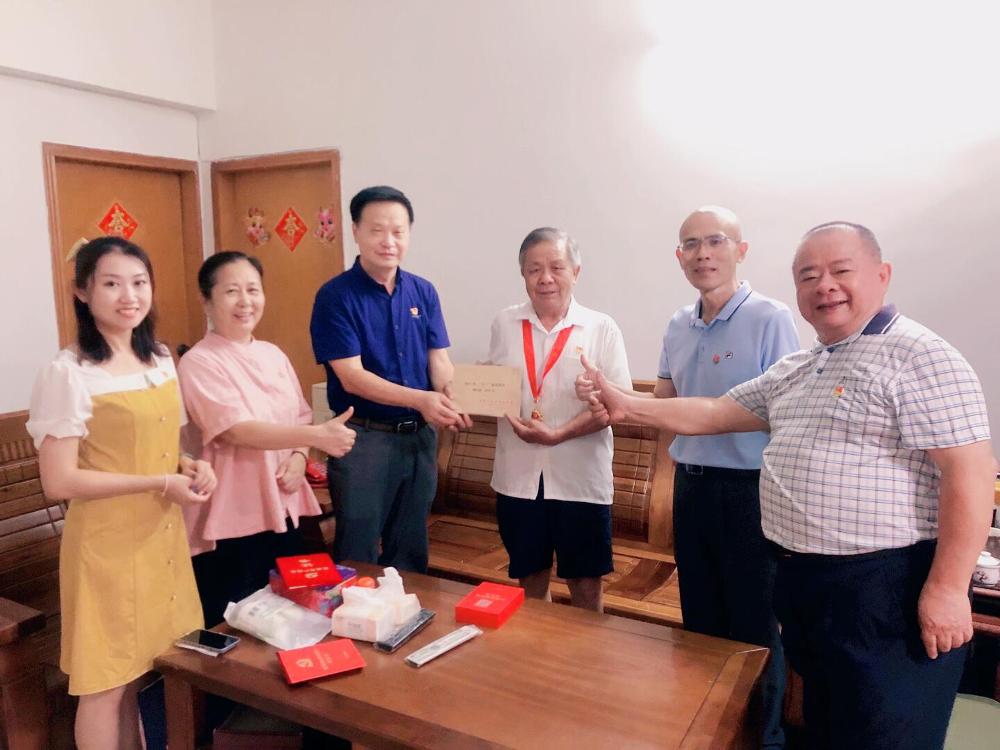刘运新.jpg 刘运新.jpg
