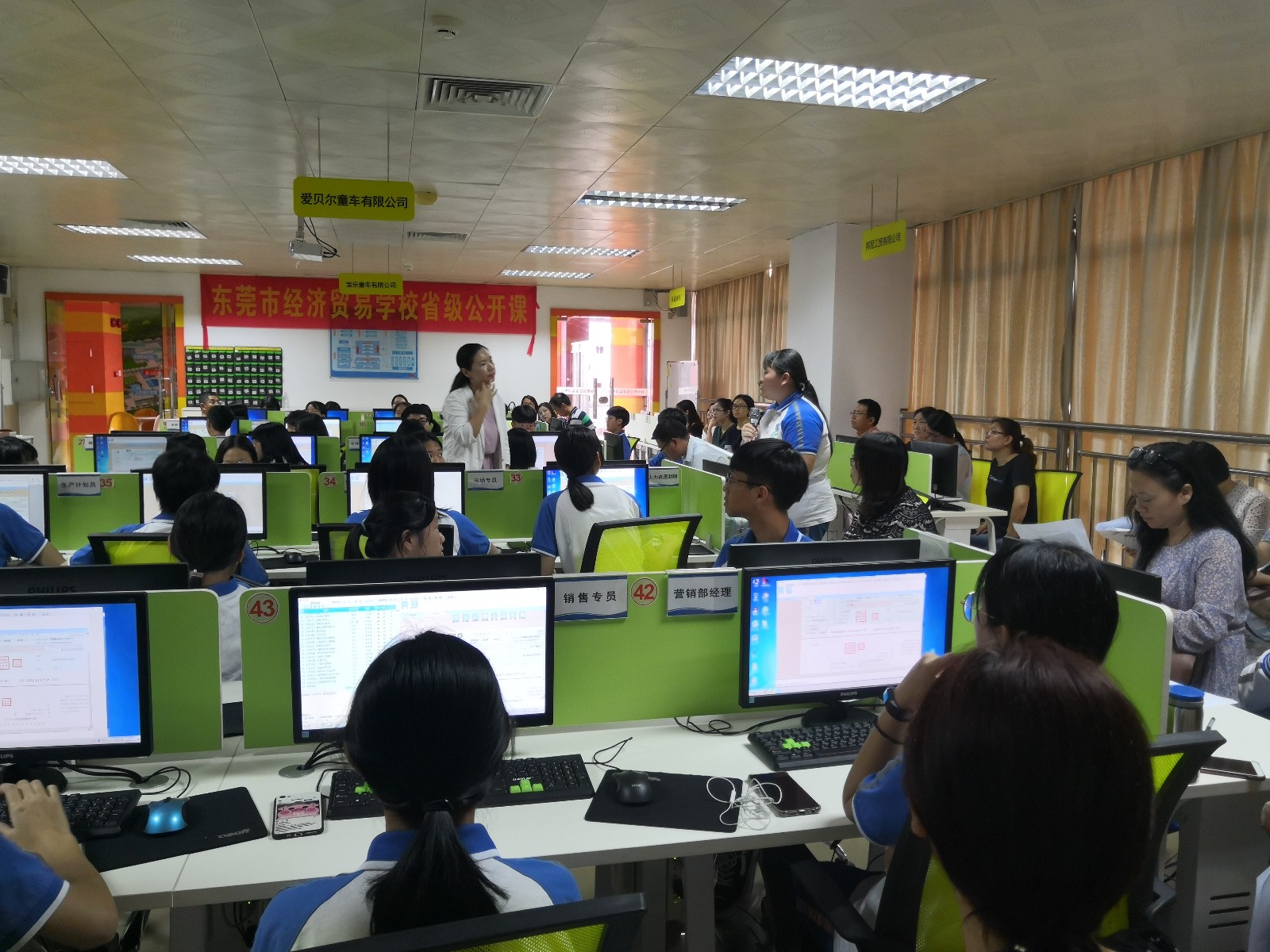 图2:李丽萍老师公开课现场.jpg 图2:李丽萍老师公开课现场.jpg