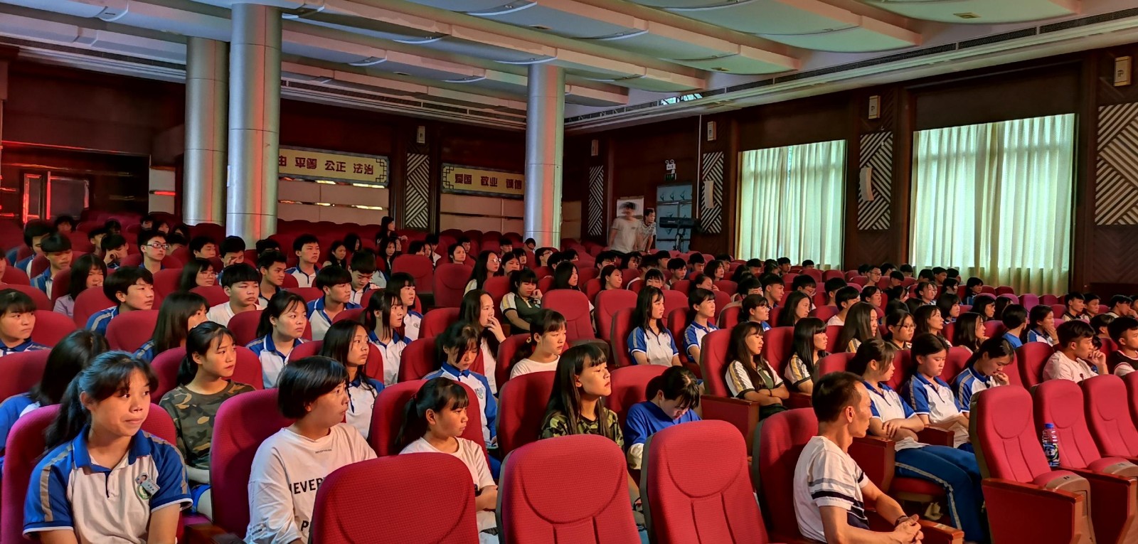参会的云南籍学生.jpg 参会的云南籍学生.jpg