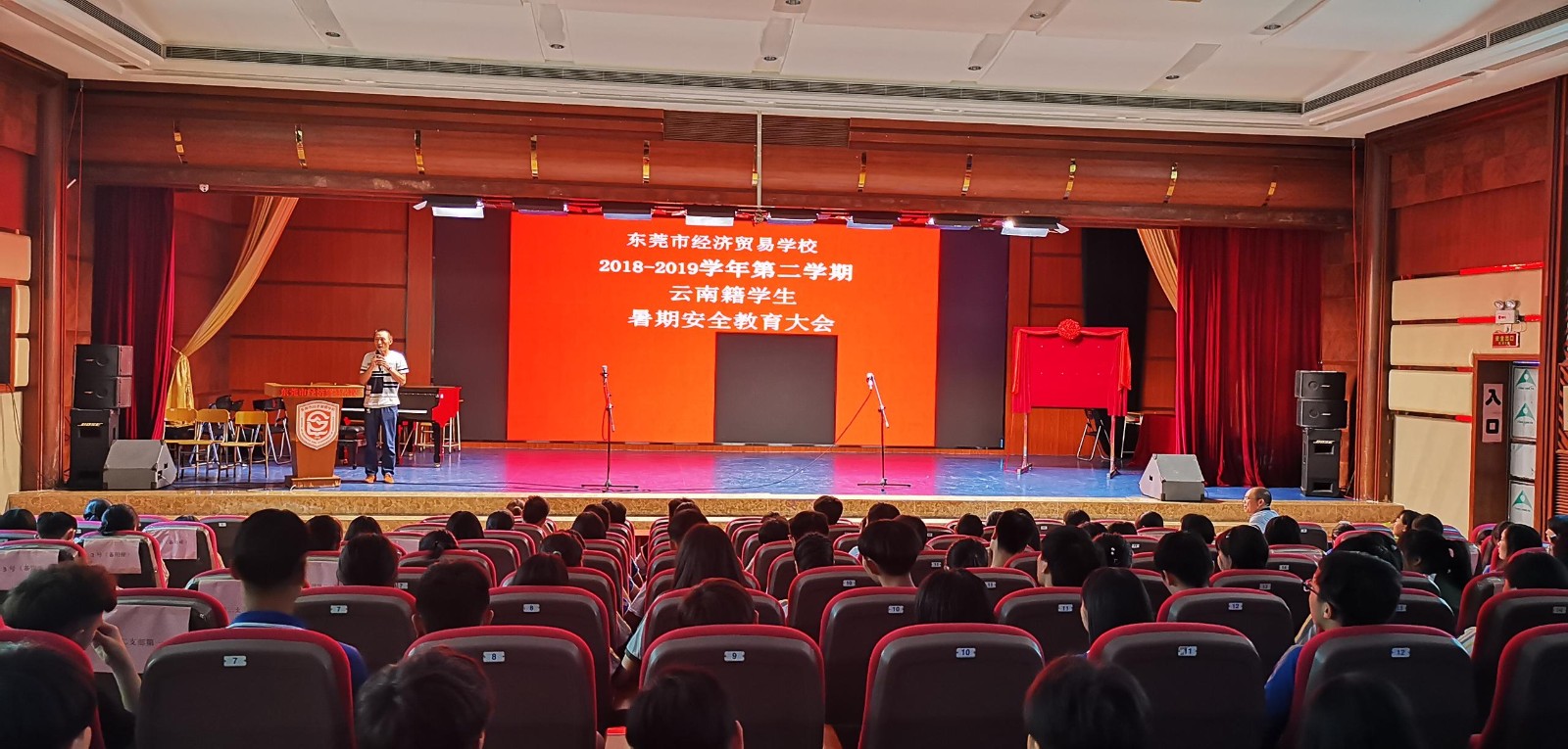 云南带队教师王智讲话.jpg 云南带队教师王智讲话.jpg