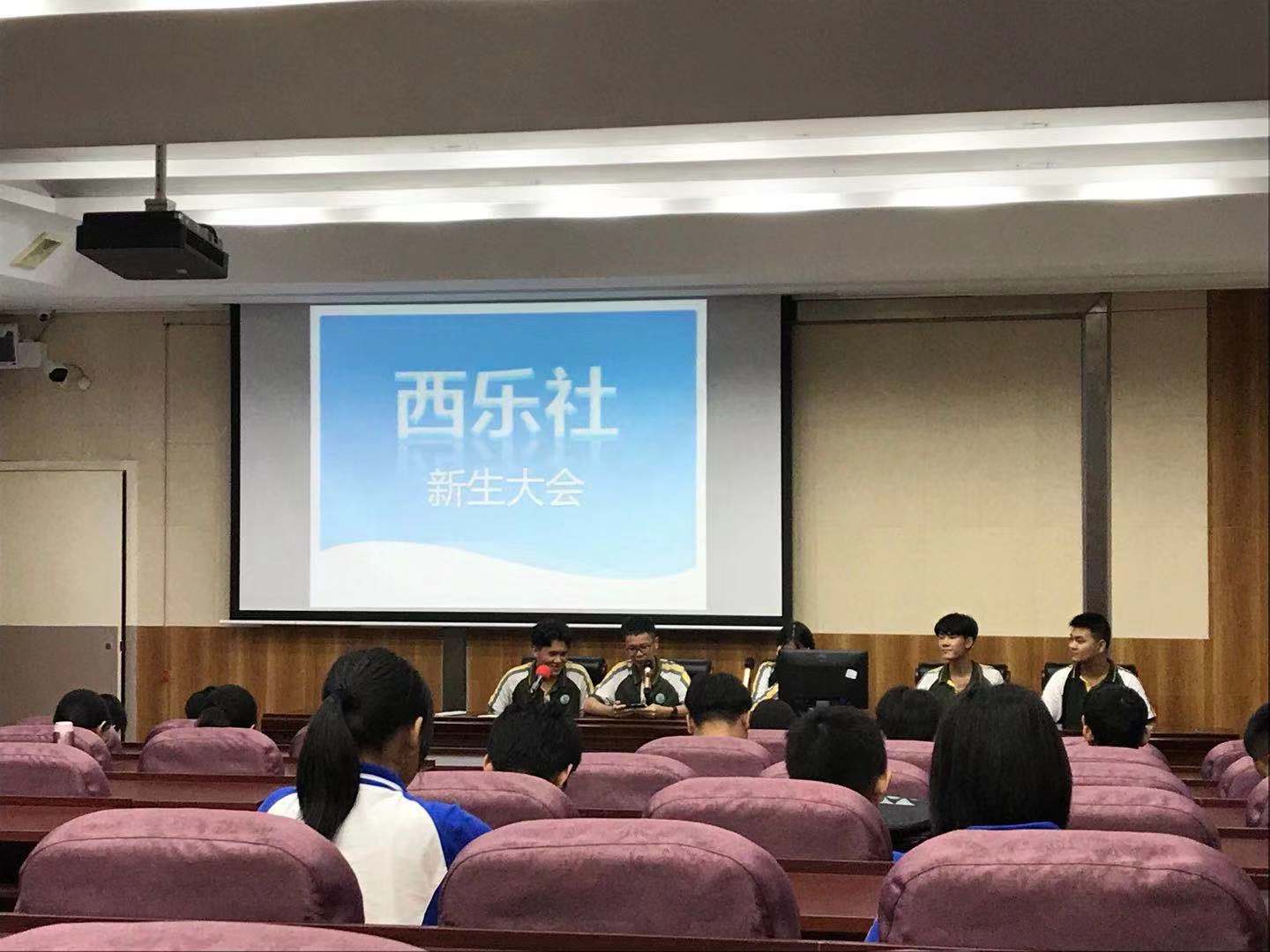 2017级理事成员会发言.jpg 2017级理事成员会发言.jpg