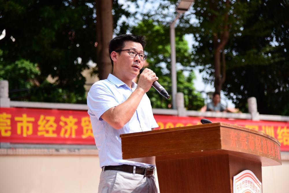 肖犁1.jpg 肖犁1.jpg