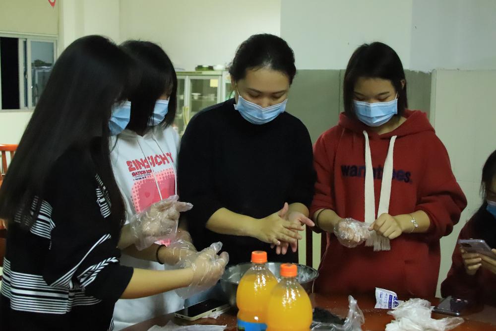 制作汤圆3.jpg